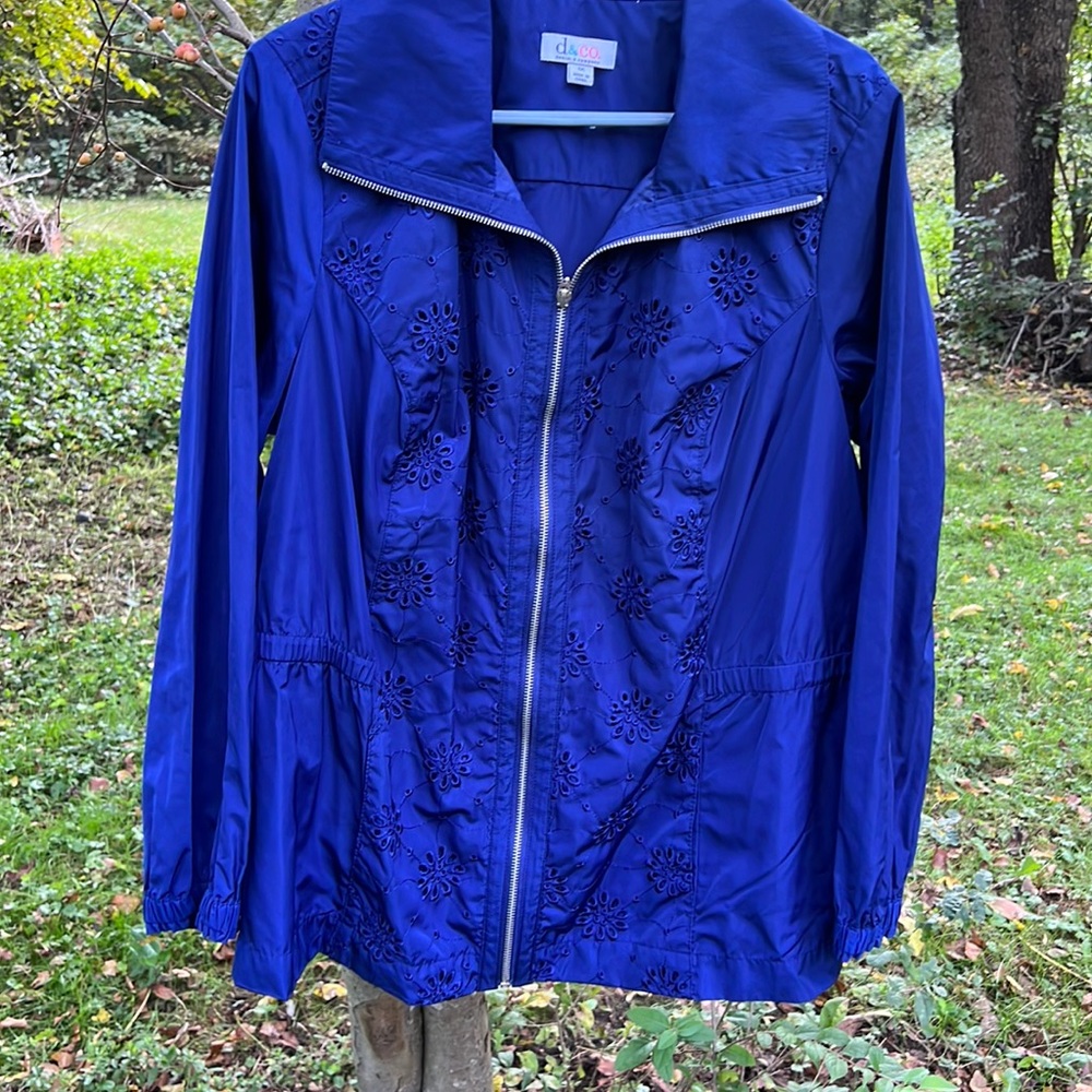 Rain jacket, many blue, light weight, design on front and shoulder back